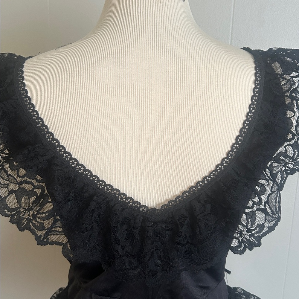 Beautiful, dainty Vintage black lingerie bodysuit adorned in lace - Picture 8 of 10